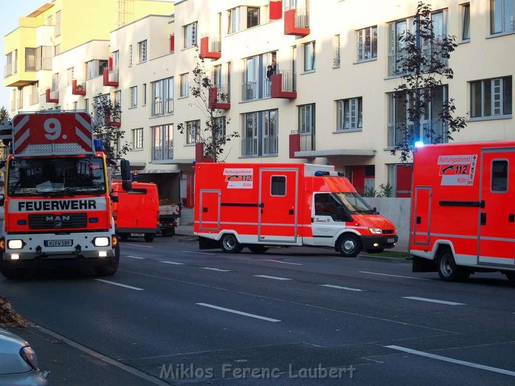 VU-PKW LKW Koeln Berg-Gladbacherstr 870  04.JPG